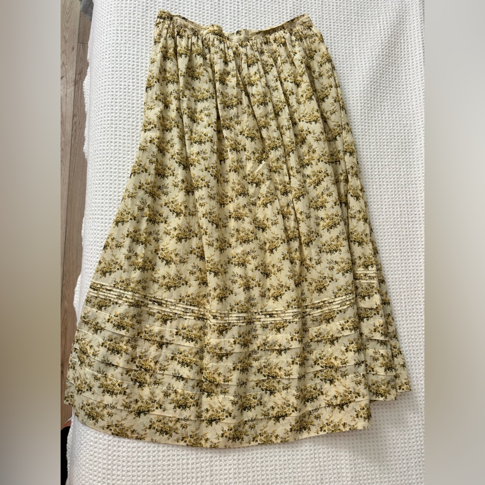 Doen Floral Skirt in Cream and Gold
